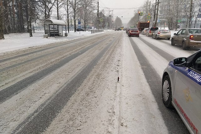 В ГИБДД назвали самые нечищенные улицы Екатеринбурга