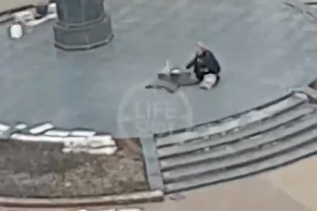 «Только у нас такое может быть»: женщина пожарила яичницу на Вечном огне — видео