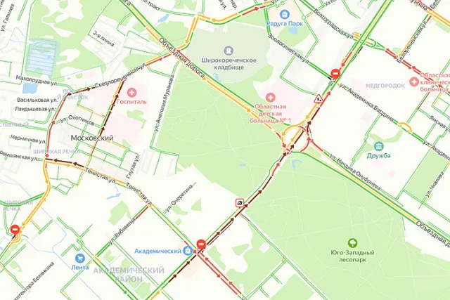 Академический снова встал в огромную пробку