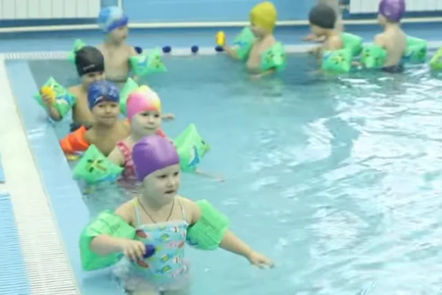 В Екатеринбурге на первом этаже хрущевки обнаружили плавательный бассейн