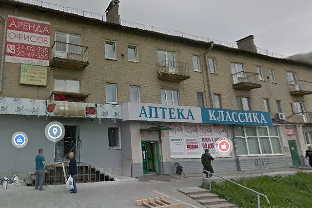 В Екатеринбурге начали сносить дом, где жил Ельцин