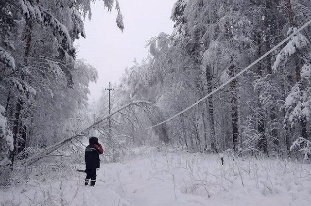 В оставшемся без света и воды Дегтярске введен режим ЧС