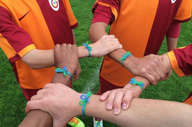 В Екатеринбурге завтра будут повязывать браслеты дружбы