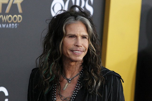 Уличный музыкант, спевший в Москве со Стивом Тайлером, не узнал артиста