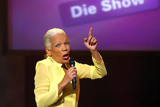 Грабители заживо сожгли исполнительницу хита «Ламбада» — 63-летнюю Лоалву Браз