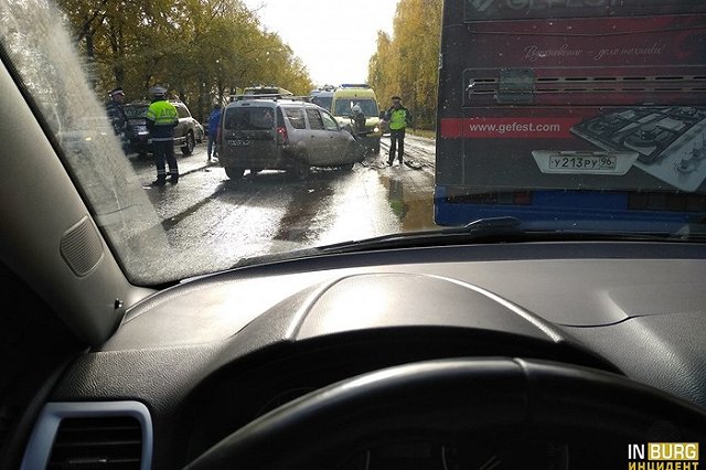 На Космонавтов произошло ДТП, в котором пострадали 3 человека