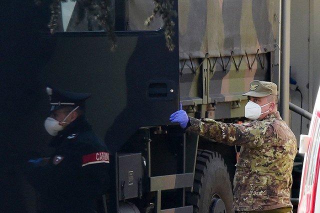 Итальянские автоконцерны запускают производство медицинских масок