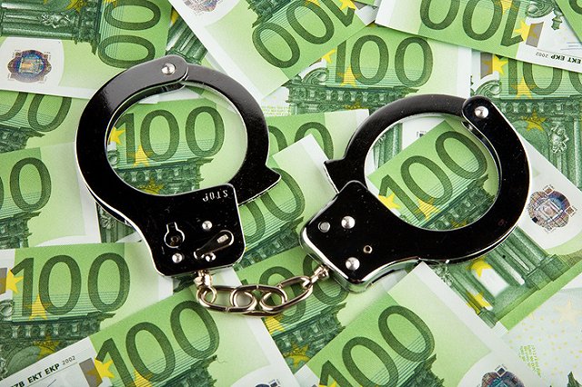 По делу о выводе из России 500 млрд рублей и создании ОПГ задержан банкир Олег Власов