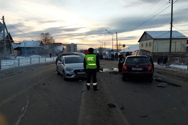 В массовом ДТП с пассажирским автобусом в Нижнем Тагиле погиб майор полиции в отставке