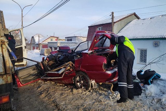 В Свердловской области пьяный подросток с подругой вылетел на встречку, устроив серьезное ДТП