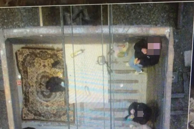 В Екатеринбурге подростки с пивом залезли в вагон движущегося поезда