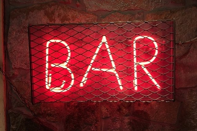 Треш-блогеры избивали девушек в екатеринбургском стрим-баре