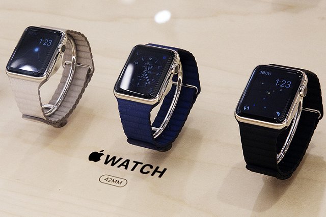 Медведев появился на совещании у Путина в часах Apple Watch