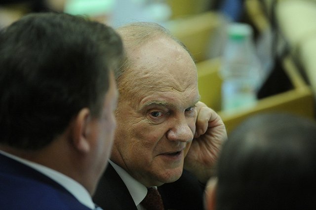 Внук Геннадия Зюганова выписывает своей невесте-студентке пропуска в столовую ГД