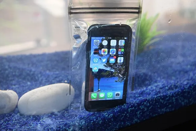 Таможенники в Екатеринбурге задержали 150 радиоактивных «чехольчиков» (ФОТО)