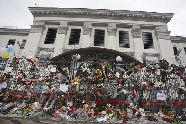 Кемеровчанин, потерявший всю семью, рассказал, кто запер дверь в кинозале