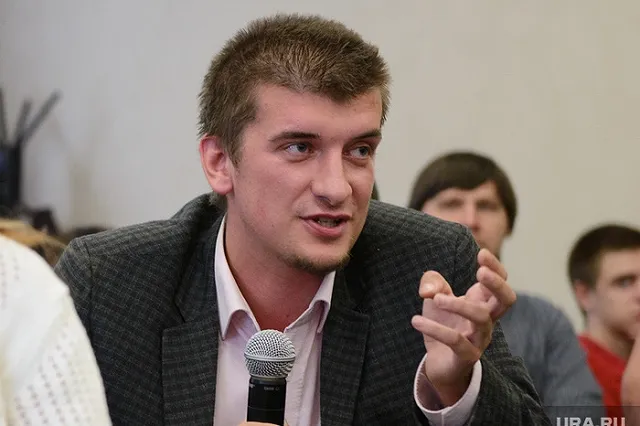 Екатеринбургский журналист выпал из окна пятого этажа