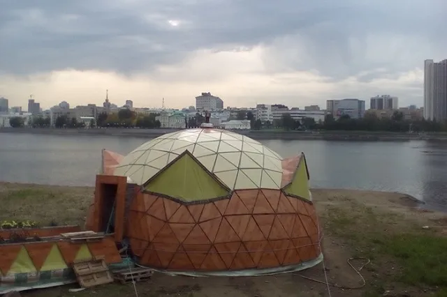 Минприроды своими силами решило снести полусферу с акватории пруда