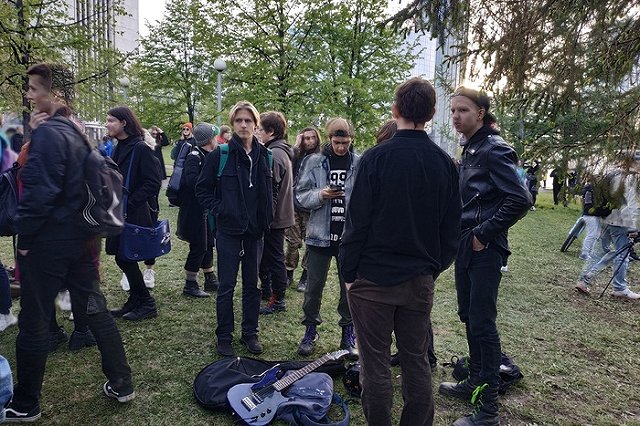 Песков объяснил действия силовиков в Екатеринбурге реакцией на провокации