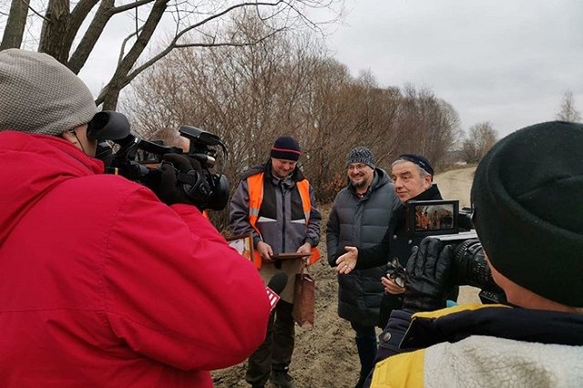 Артур Зиганшин и Владимир Шахрин поблагодарили строителей, спасших собаку