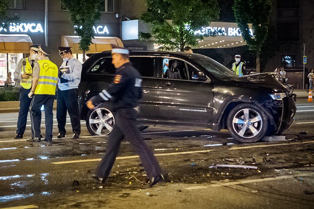 В суде представили видеозаписи, доказывающие, что в машину Ефремова перед ДТП никто не садился