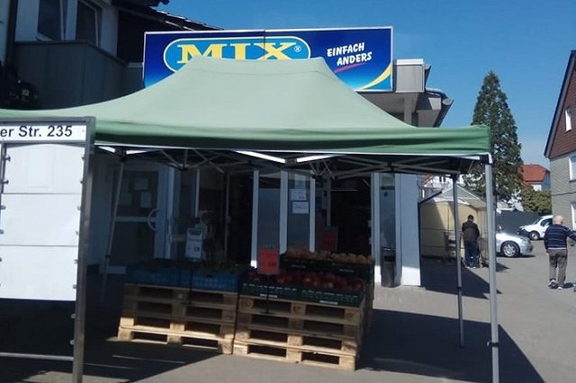 Супермаркеты ФРГ бойкотируют русские продукты. Но от водки не отказались