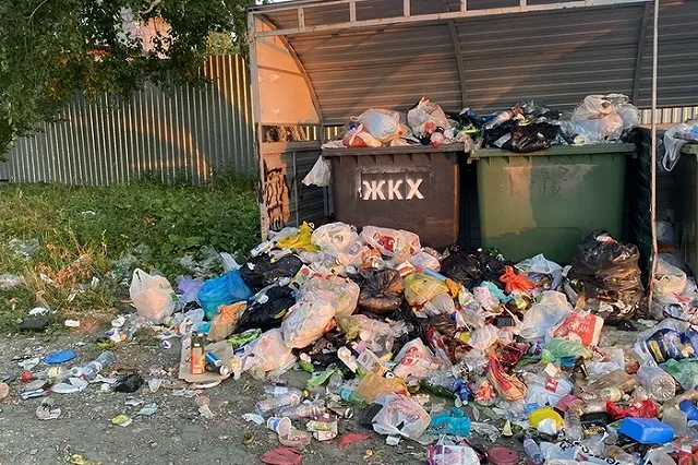 Отдыхающие превратили пляж Екатеринбурга в помойку