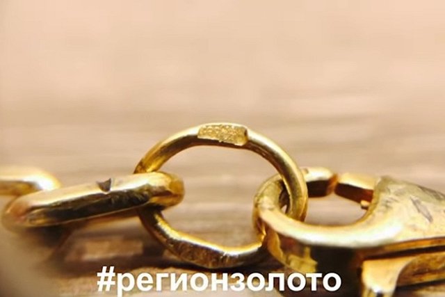 В Екатеринбурге таксиста приговорили к исправработам за кражу у пассажира золотой цепочки