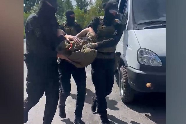 Силовики задержали криминального авторитета в свердловском городе