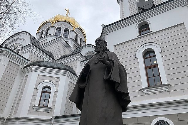Памятник святителю Луке появился в медгородке на Волгоградской в Екатеринбурге