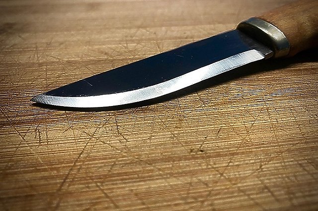 Пьяный свердловский подросток напал на полицейского с ножом