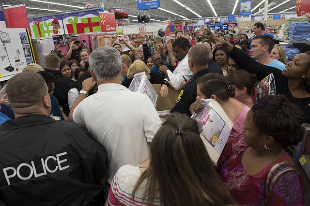 На Урале в преддверии Нового года активизировались карманники и уличные воры
