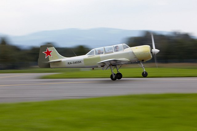 Инструктор и девушка погибли при крушении Як-52 в Челябинской области