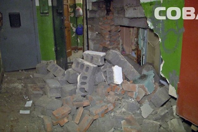 Объявлен режим ЧС: дом на Энтузиастов закрыли, люди ищут жилье