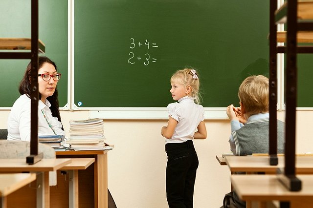 В СК обещали привлекать к ответственности тех, кто устраивает пранки над учителями