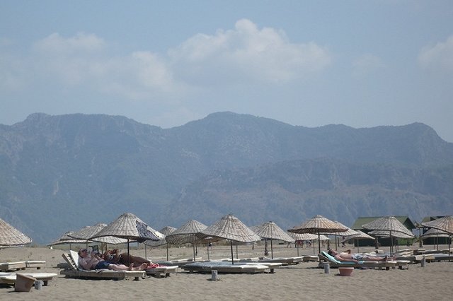 В Турции за отказ надеть маски оштрафовали двух туристов из России