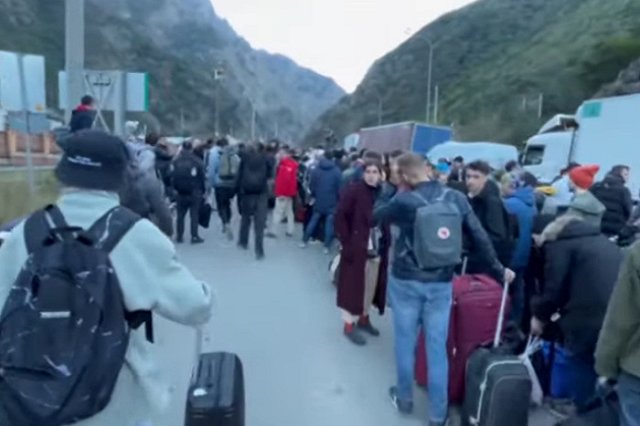 Володин заявил о подготовке повышения налогов для уехавших из страны