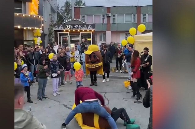 В Екатеринбурге «пивной бочонок» устроил драку