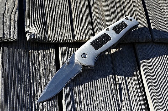 В Екатеринбурге мигрант играл с маленьким племянником, напоролся на нож и умер