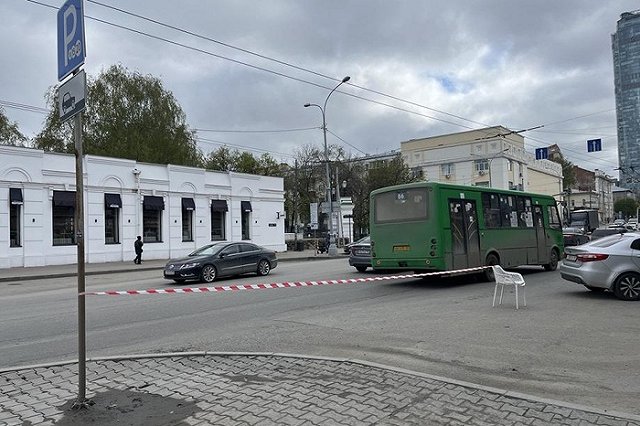 В Екатеринбурге с водителя списали деньги за парковку в бесплатные часы