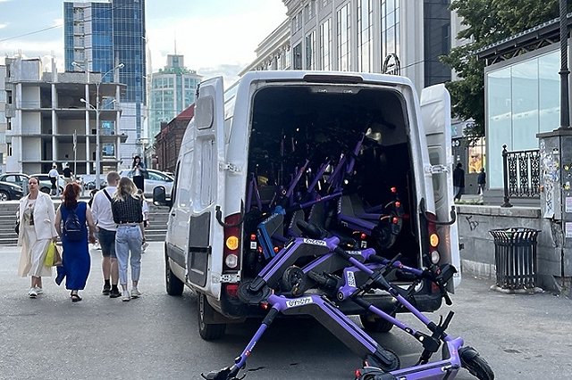 В Екатеринбурге нашли целое кладбище электросамокатов