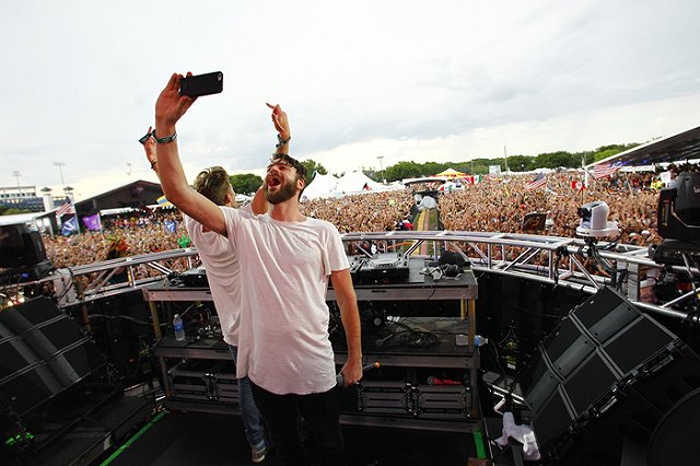 Зависимость от селфи готовы записать в список реальных психических отклонений