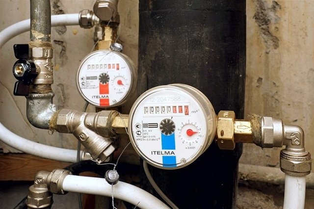 Не установившие приборы учета станут больше платить за горячую и холодную воду