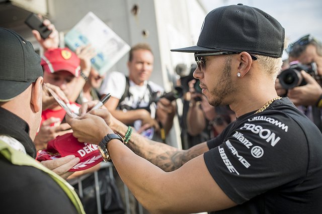 Льюис Хэмилтон выиграл Гран-при Италии