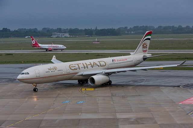 Десятки пассажиров рейса Etihad Airways получили травмы из-за турбулентности
