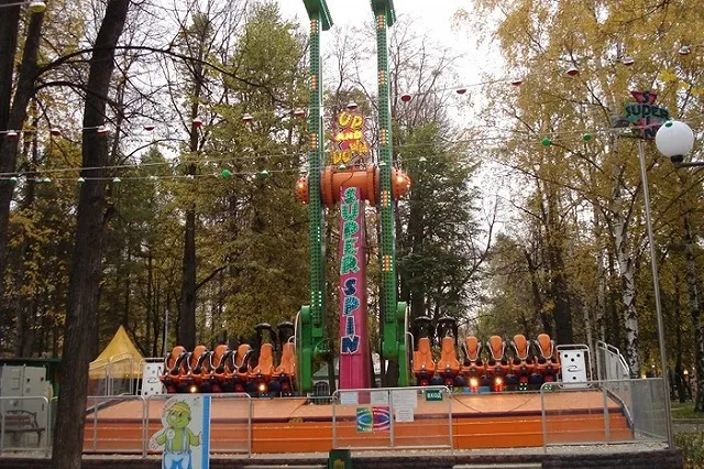 В Перми новая карусель разогналась и била людей о деревья