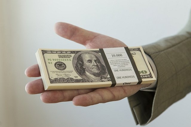 Прецедент: должники разыскивают коллектора, чтобы погасить долг