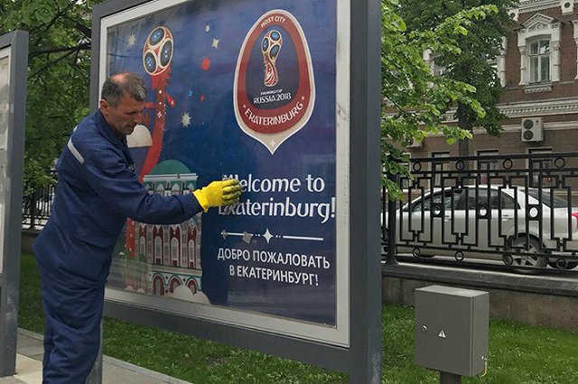 Информационные стенды, испорченные вандалами, привели в порядок перед началом ЧМ