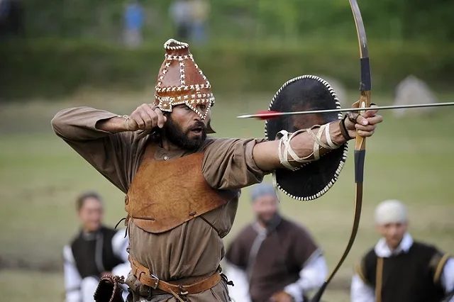 Под Березовским прошли масштабные соревнования по стрельбе из лука