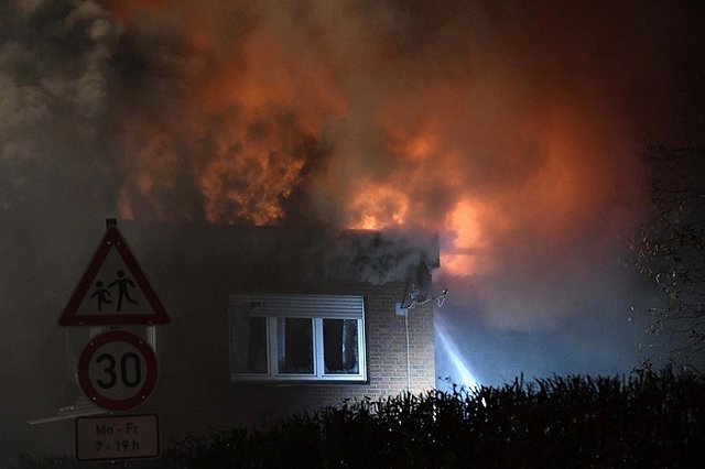 Пока родители тушили школу, 6-летний сын замерз насмерть